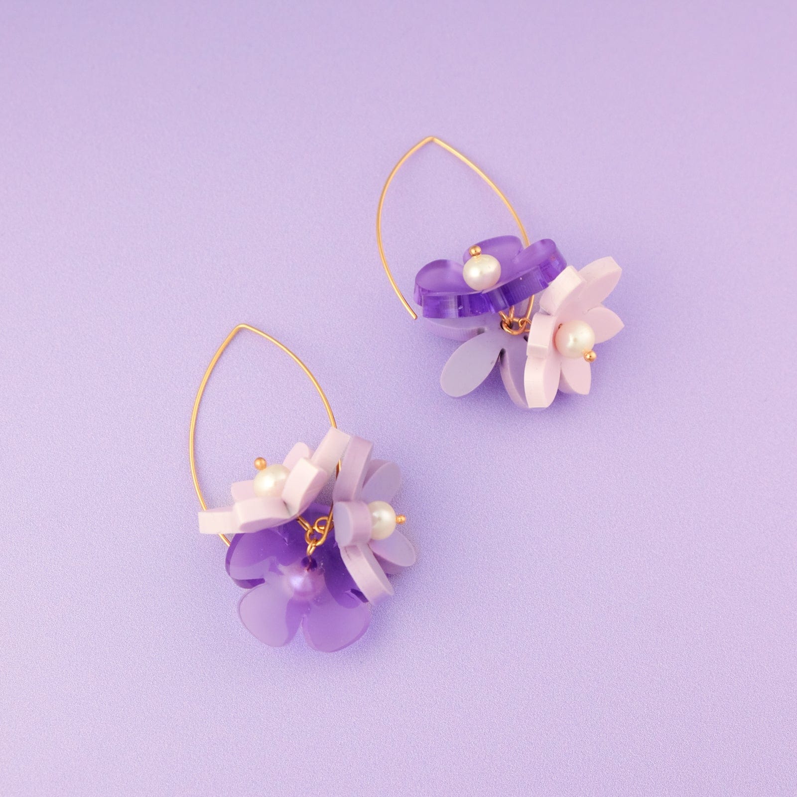 Playful Flowerball dangly earrings with freshwater pearls in lavender #color_lavender