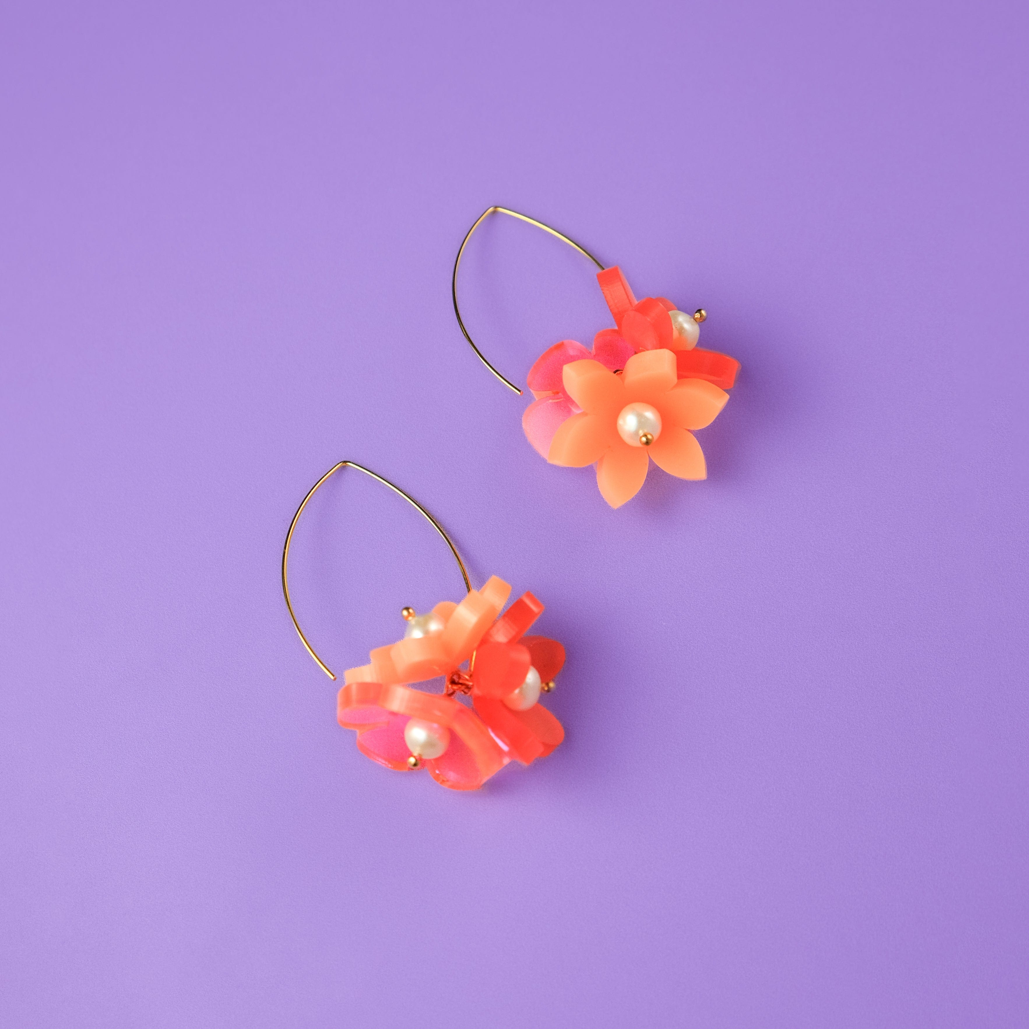 Playful Flowerball dangly earrings with freshwater pearls in coral #color_coral