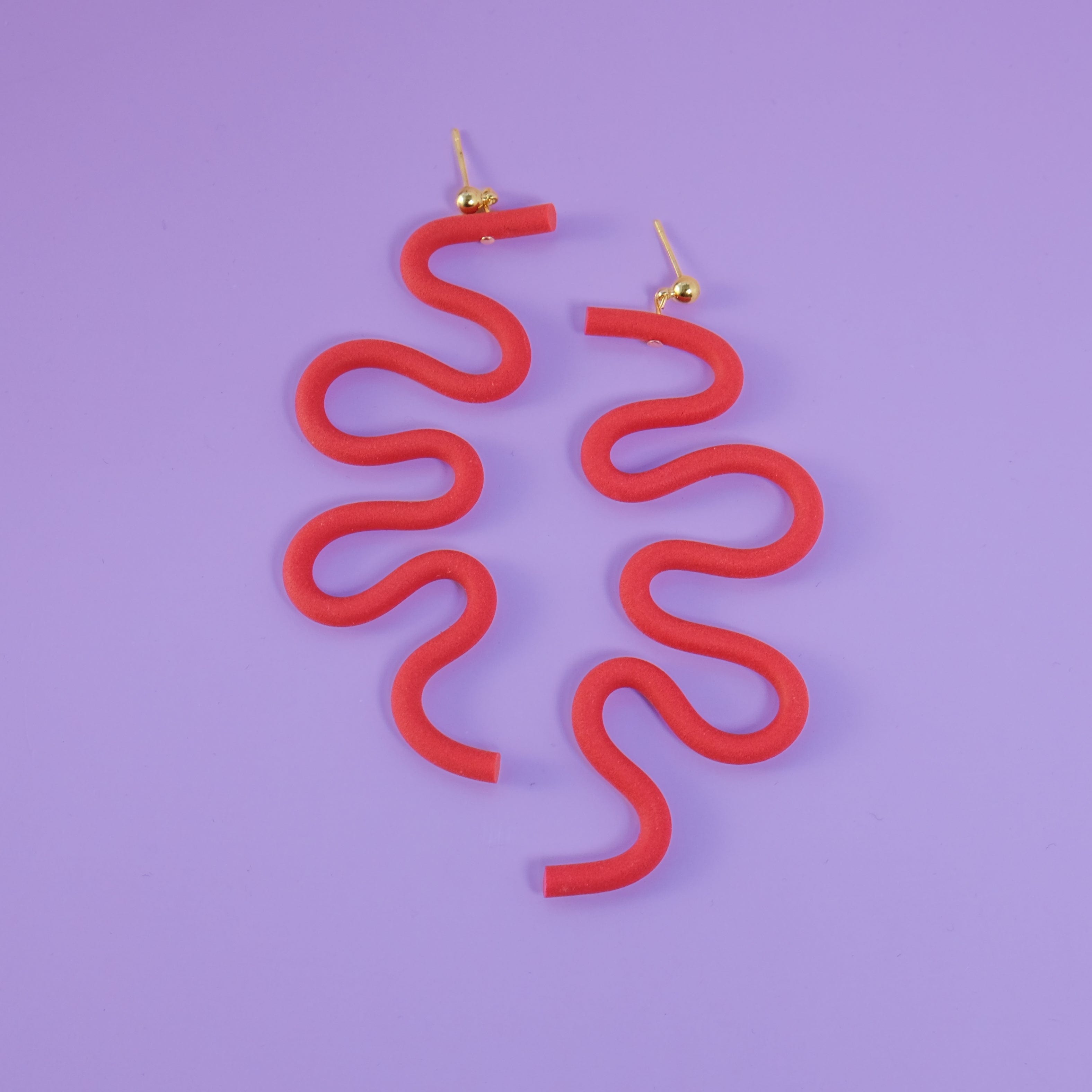 Tube Squiggle dangly earrings small in red #color_red