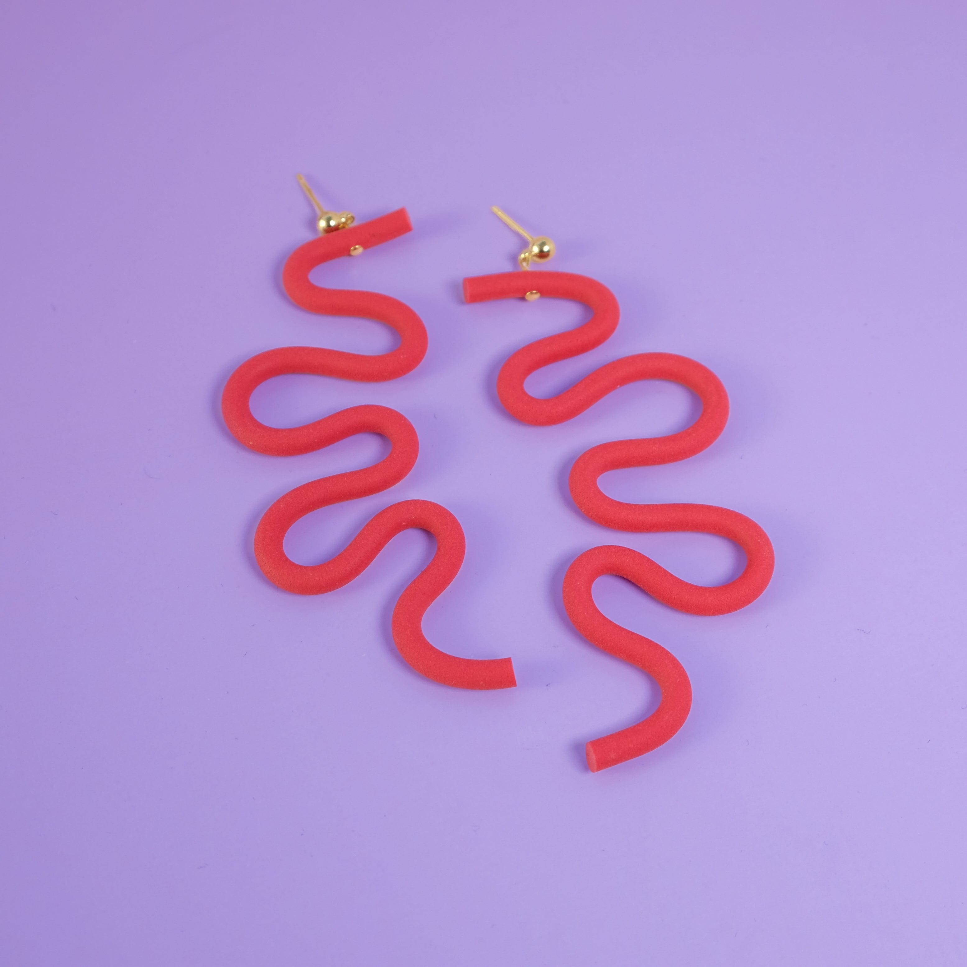 Tube Squiggle dangly earrings small in red #color_red